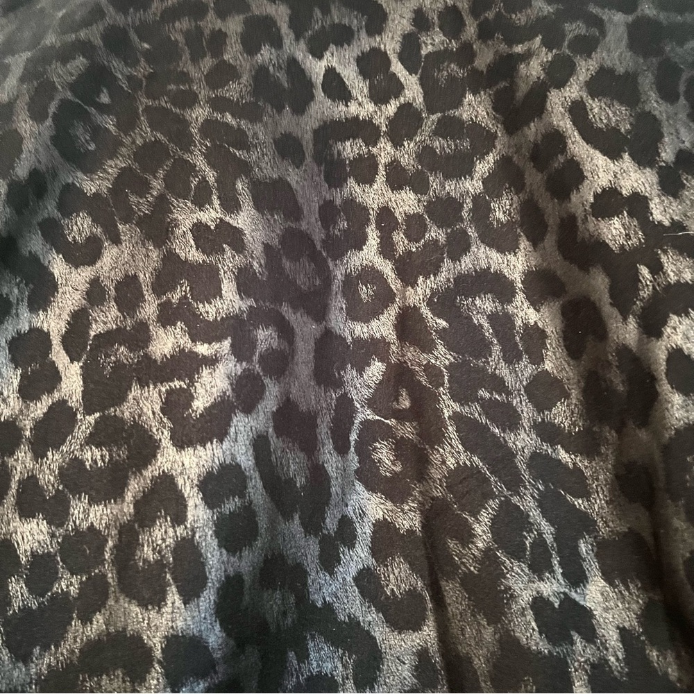 Stylish Black and Gray Leopard Print Zip Up Jacket - Picture 6 of 7